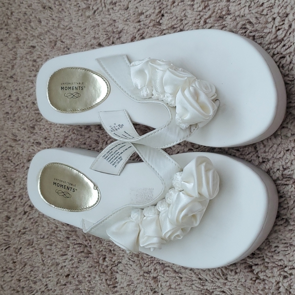 Flip Flops.  Size 7 cream, color, like new